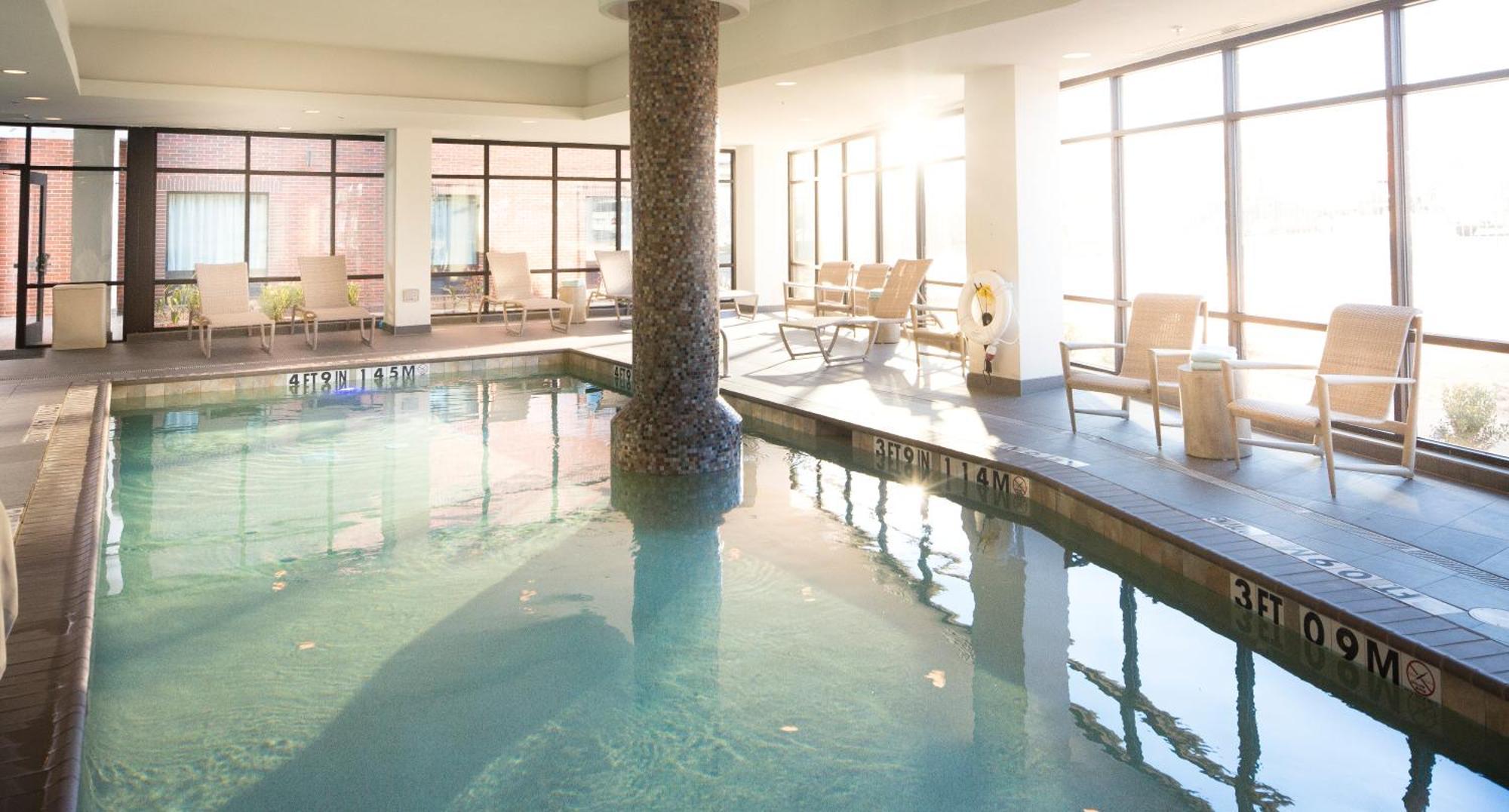 Holiday Inn Express & Suites Oklahoma City Downtown - Bricktown By Ihg Buitenkant foto