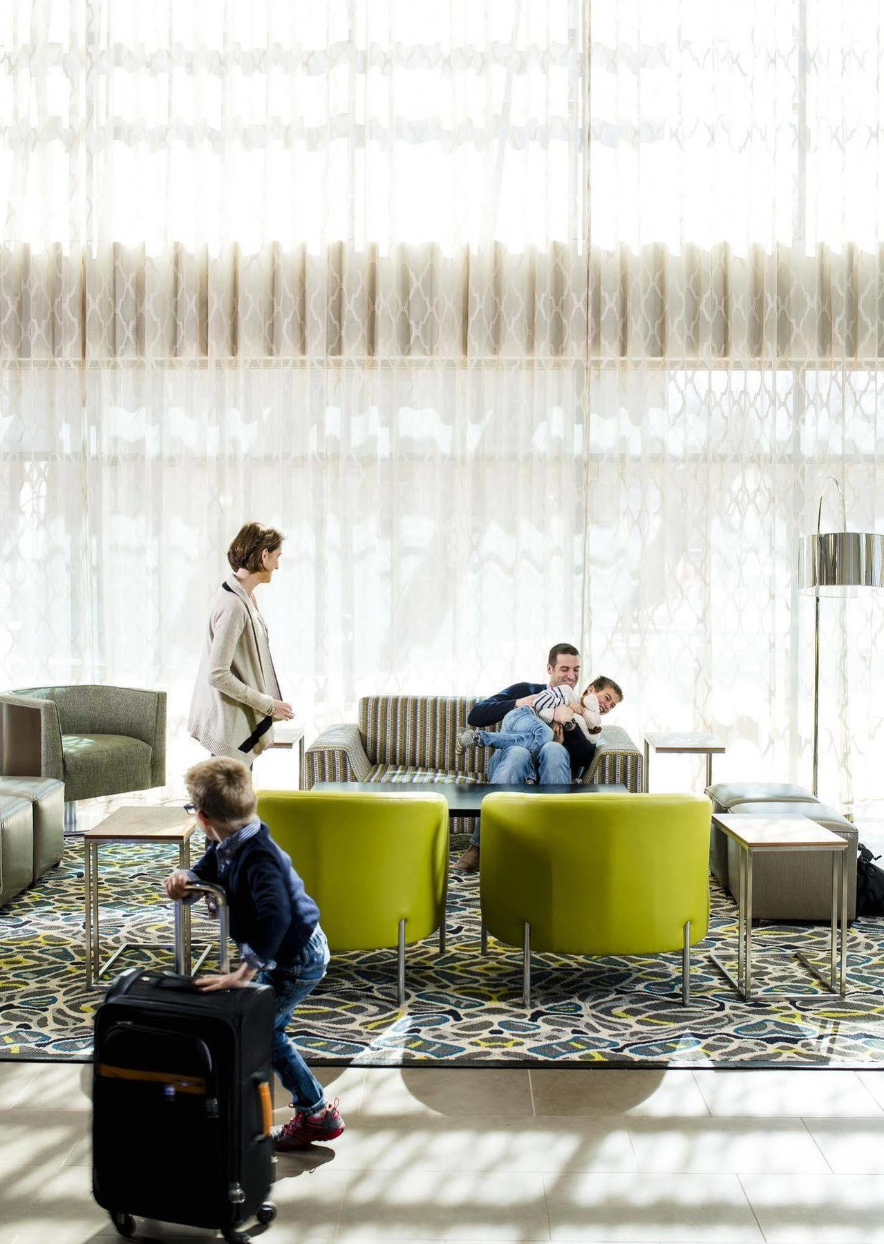 Holiday Inn Express & Suites Oklahoma City Downtown - Bricktown By Ihg Buitenkant foto