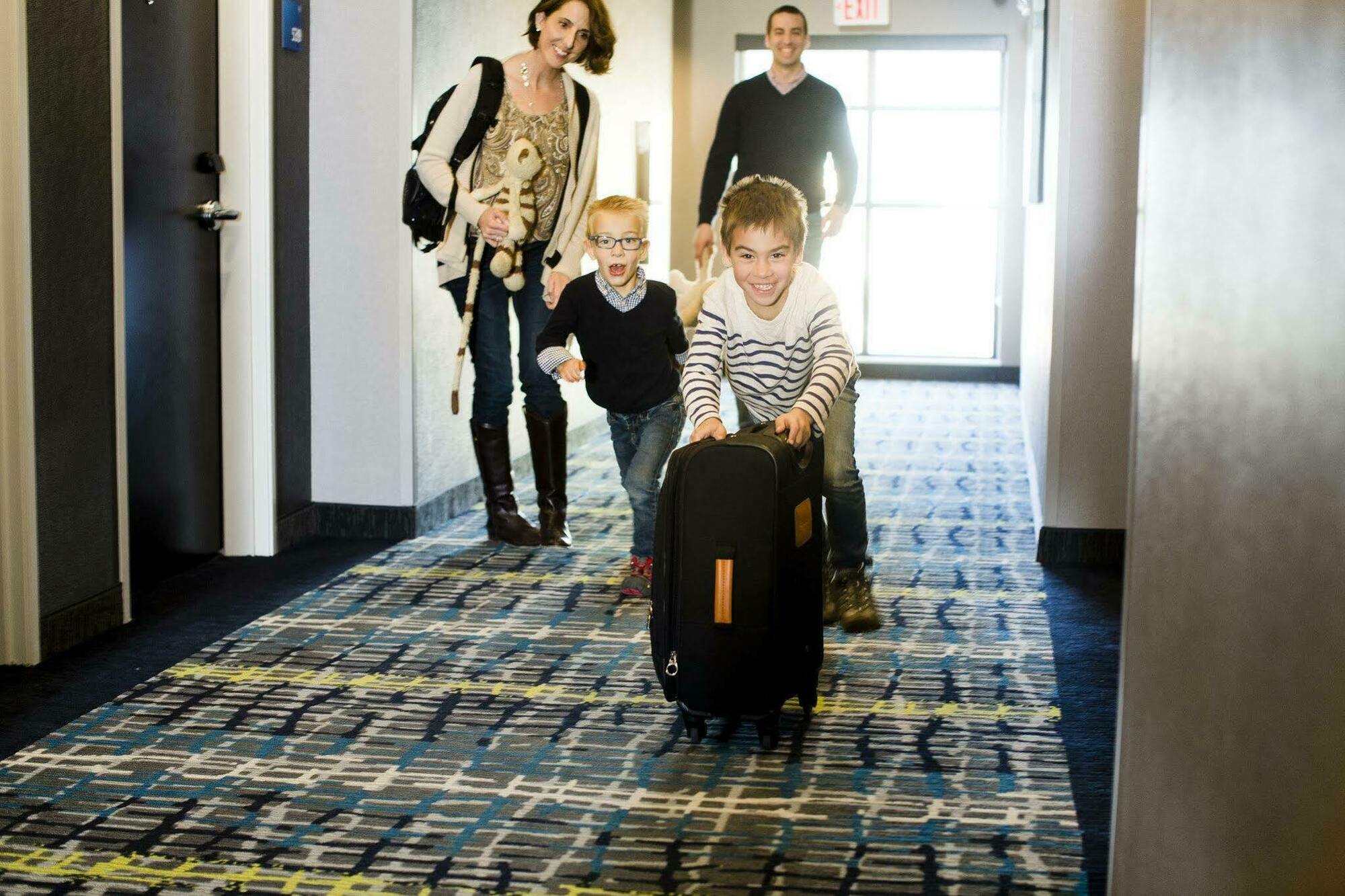 Holiday Inn Express & Suites Oklahoma City Downtown - Bricktown By Ihg Buitenkant foto